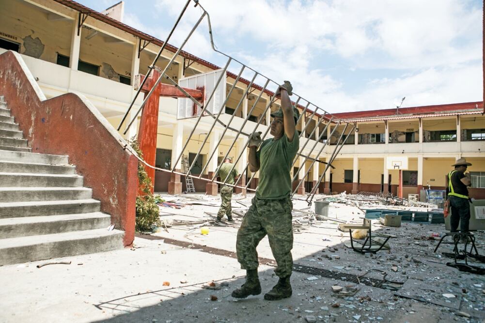 Las labores de reconstrucción en los municipios afectados por el movimiento telúrico han comenzado. En las escuelas se ha priorizado la rehabilitación de los inmuebles para que los niños no dejen de asistir a clases (MARIO MARTÍNEZ. EL UNIVERSAL)