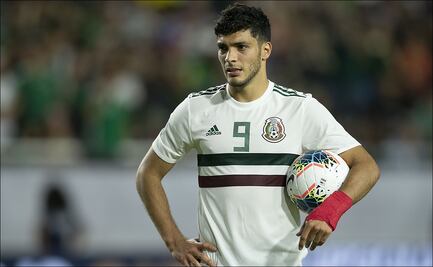 Raúl Jiménez llegó a México, pero es duda para la Selección