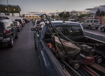 Entra de EU a México caravana de 700 autos; van con sus familias por fin de año