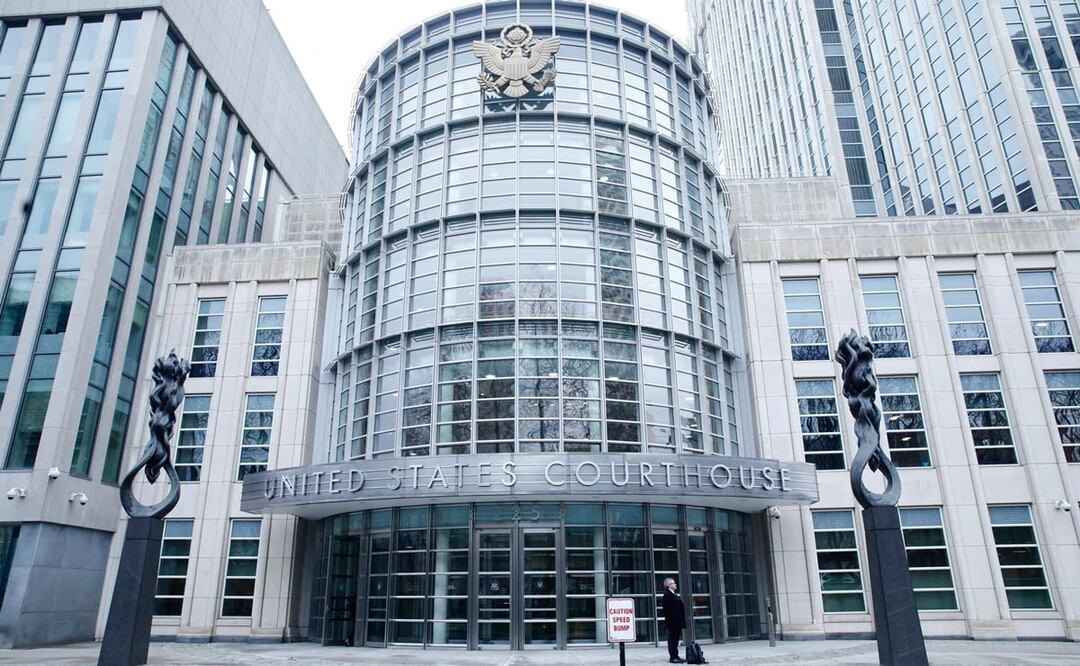 Vista exterior de la corte de Brooklyn donde se lleva a cabo el juicio del exsecretario de Seguridad Pública de México, Genaro García Luna, en el distrito de Brooklyn. Foto: AFP