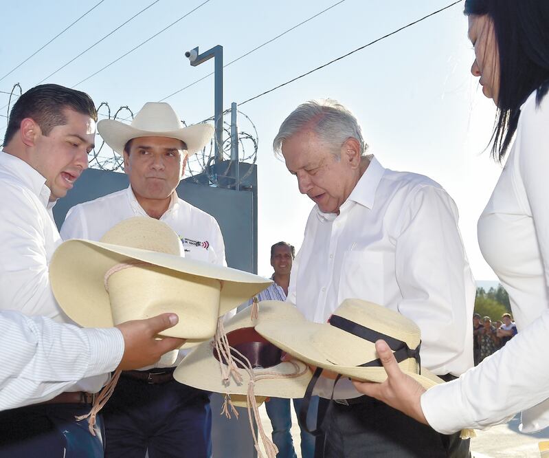 “Hasta el spot de campaña le hizo”, acusa góber tras visita de AMLO a Trump