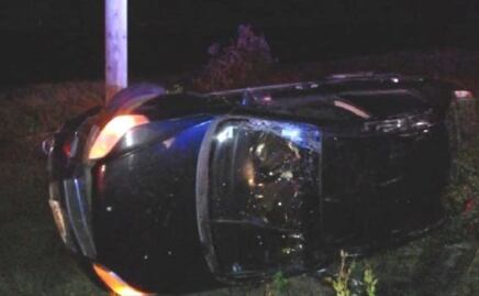 Evitan atropellar a perro pero su auto termina dando volteratas; hay 2 heridos