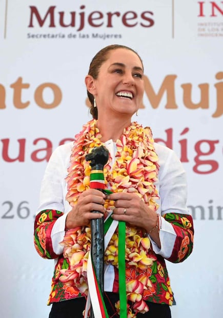 La presidenta Claudia Sheinbaum durante la entrega del Reconocimiento a Mujeres Traductoras de las Lenguas Indígenas Nacionales en Oaxaca este domingo 22 de marzo de 2026. Foto: Presidencia
