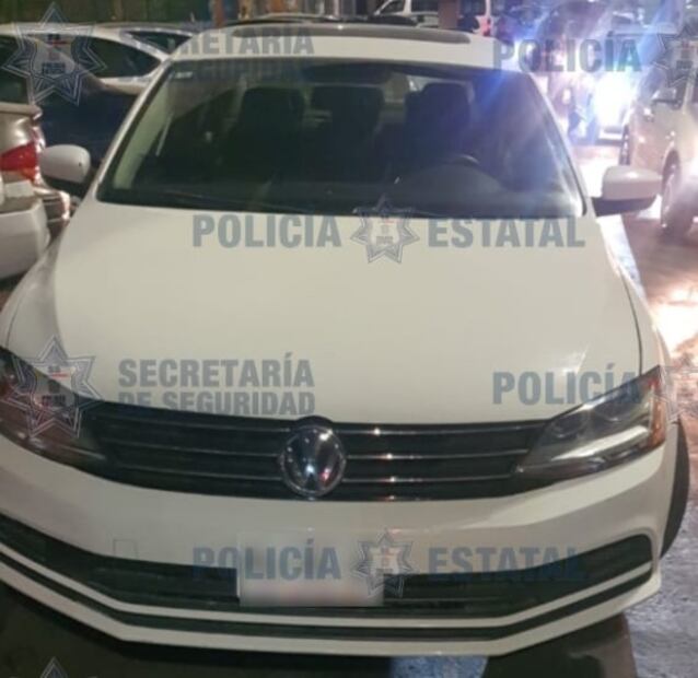 Cae pareja de presuntos ladrones, relacionada a robo de 18 autos en el Edomex