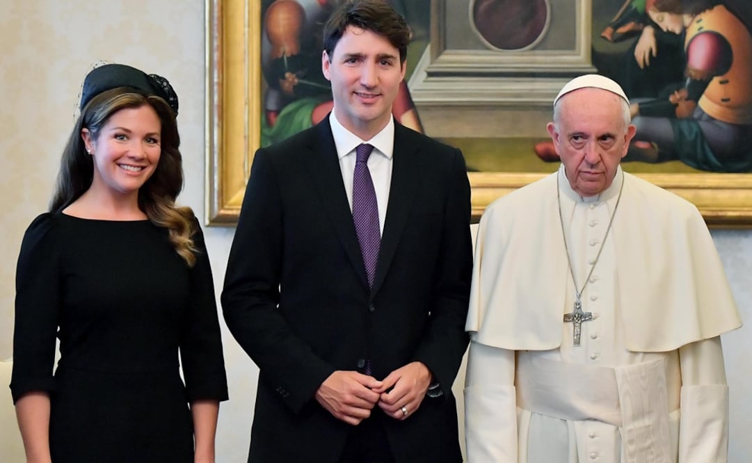 El papa Francisco recibe en audiencia al primer ministro de Canadá, Justin Trudeau, y a su mujer, Sophie Gregorie Trudeau, en el Vaticano(Foto: EFE)
