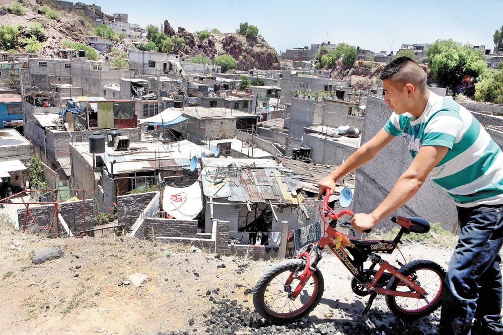 Durante 2012-2018 la pobreza multidimensional aumentó, al pasar de 50.9% a 51.1%; es decir, cinco de cada 10 capitalinos vivían con carencias. ARCHIVO EL UNIVERSAL