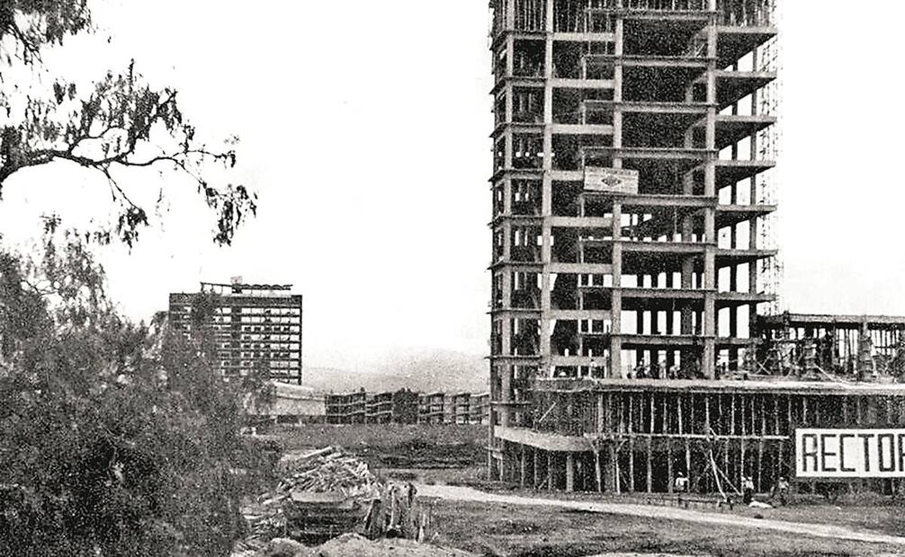 A simple vista, las obras de construcción de Ciudad Universitaria, por entonces a las afueras de la ciudad de México, demostraban con sus líneas rectas, amplias explanadas y altas torres las intenciones de modernizar los espacios universitarios. ESPECIAL.