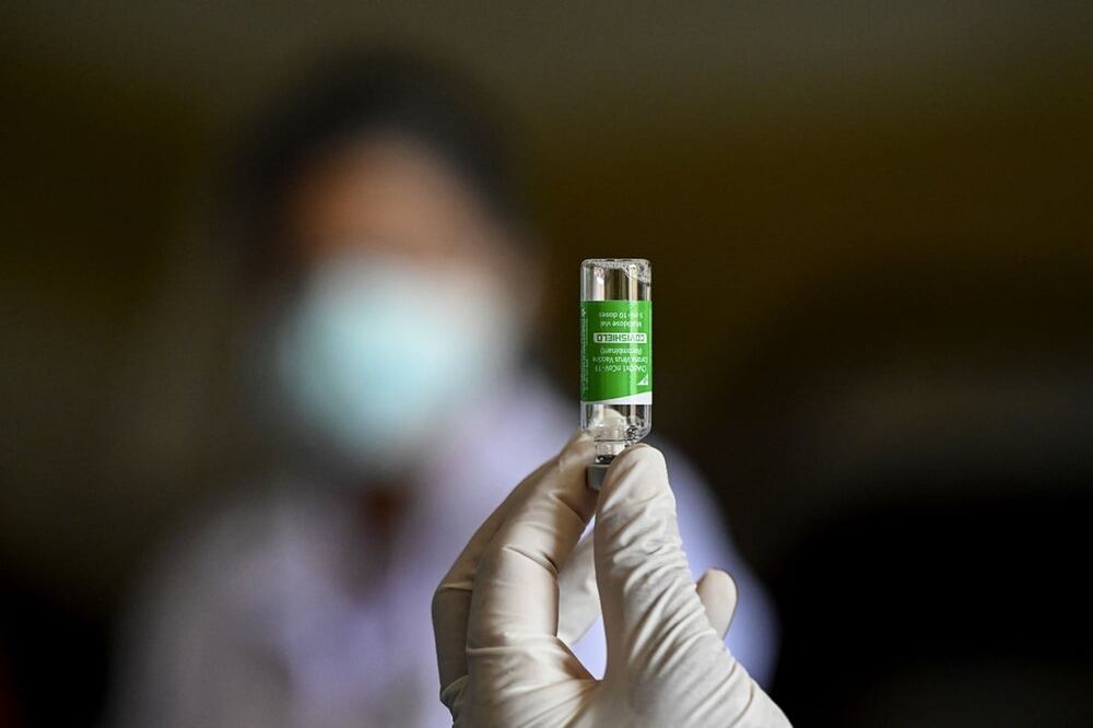 Vial de AstraZeneca y Oxford. Foto: AFP