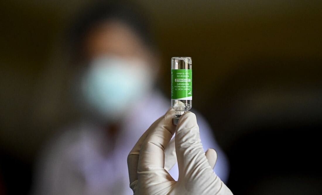 Vial de AstraZeneca y Oxford. Foto: AFP