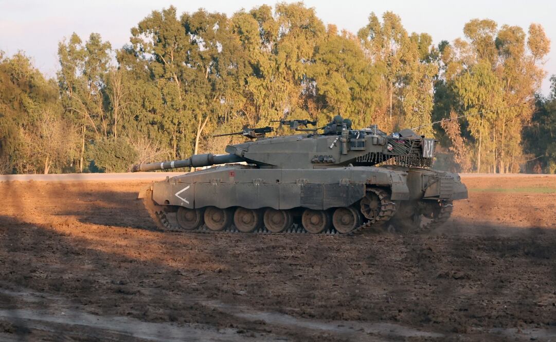 Tanque del ejército israelí avanzando el 5 de enero de 2024. Foto: AFP