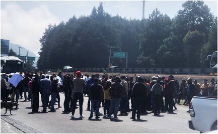 Bloquean carretera México-Toluca, a la altura de la Marquesa