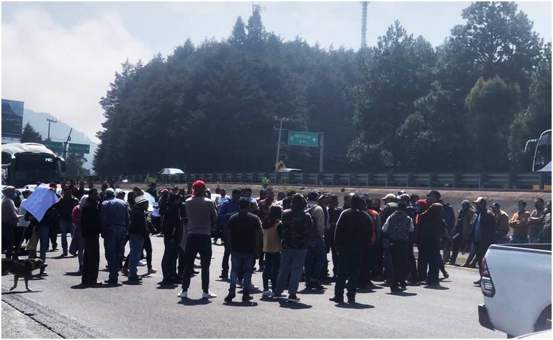 Bloqueo en la carretera México-Toluca. Foto: Especial
