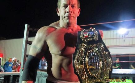 Ex luchador de la WWE asesina a su esposa y se suicida