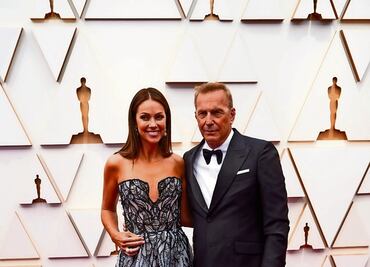 Kevin Costner regatea y paga menos por manutención