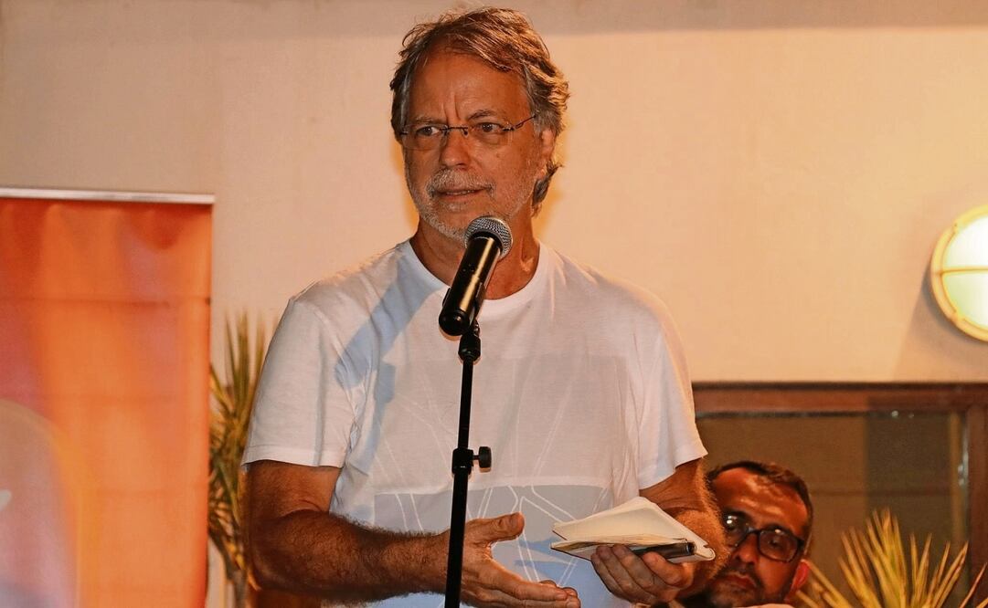 La exploración creativa de Mia Couto es “notable e integra y entreteje la crónica, el cuento, la novela, cuya innovación lingüística hace repensar la relación entre los integrantes de las comunidades, países en lengua portuguesa”, destacó el jurado. Foto: facebook.com/miacoutooficial/