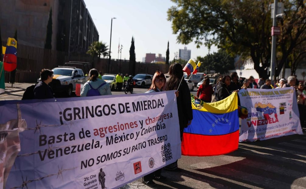 Protesta afuera de la embajada estadounidense en CDMX contra intervención de EU en Venezuela (03/12/2026). Foto: Diego Simón Sánchez / EL UNIVERSAL