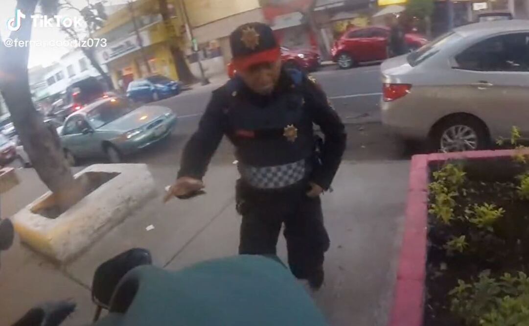 Video: Policía pide ayuda a motociclista para atrapar a ladrón y lo logran