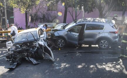 Hombre auxilia a lesionados de choque y muere al ser embestido por camioneta en CDMX