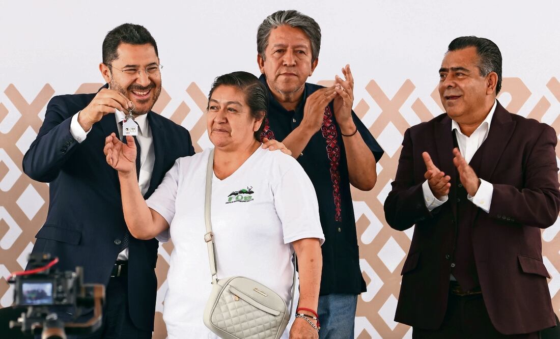 El jefe de Gobierno detalló que gracias al INVI el costo de la vivienda será de 300 mil pesos. Foto: Especial