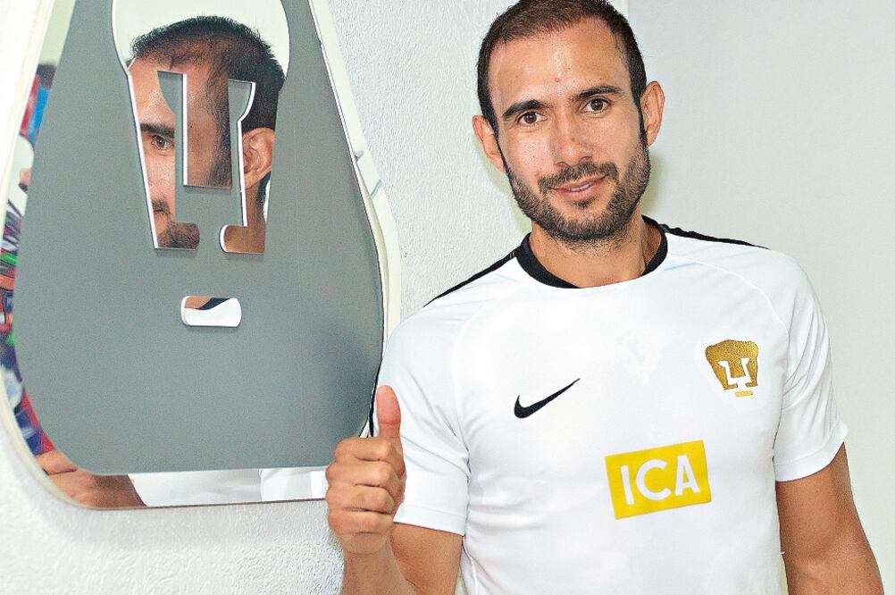 Alejandro Castro se ha ganado a pulso la titularidad en la media cancha puma. Ha iniciado los seis juegos del torneo (ESPECIAL)