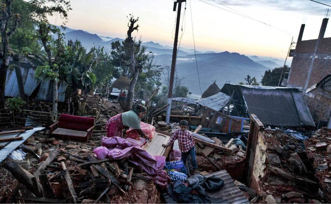 Autoridades aseguran que todos los recursos públicos y privados del país están movilizados para ayudar a los damnificados por el sismo de 7.8 grados (Foto: Reuters)