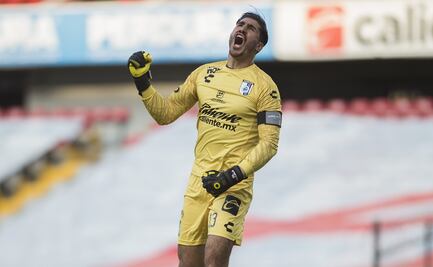 Portero del Querétaro sufre desmayo y es llevado al hospital