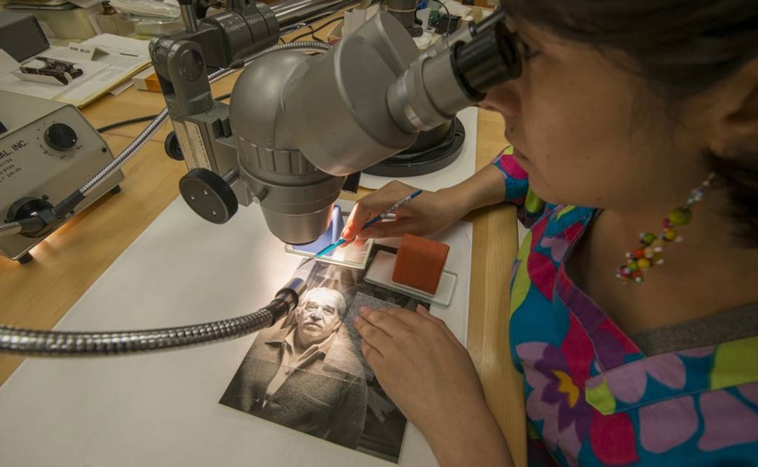 Entre los objetos más valiosos del archivo están el texto mecanografiado con tinta de carbón de Cien años de soledad que el Nobel entregó a la imprenta en 1966. FOTO: REUTERS.