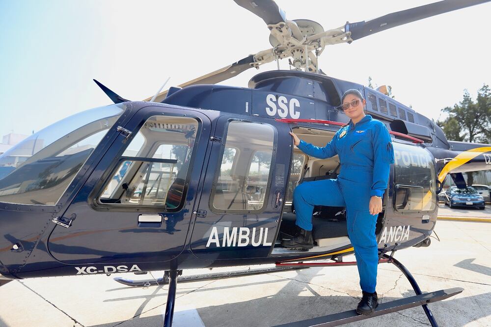 Abi Génesis Cruz Domínguez, la primera capitana que pilota una aeronave del agrupamiento Cóndores. Foto: Berenice Fregoso/EL UNIVERSAL