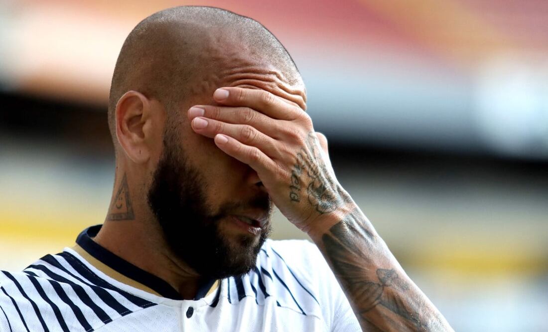 Dani Alves en partido con Pumas - Foto: AFP