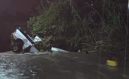 Lluvias desbordan dos arroyos en Ecuandureo, Michoacán, y dejan severas inundaciones; no hay lesionados