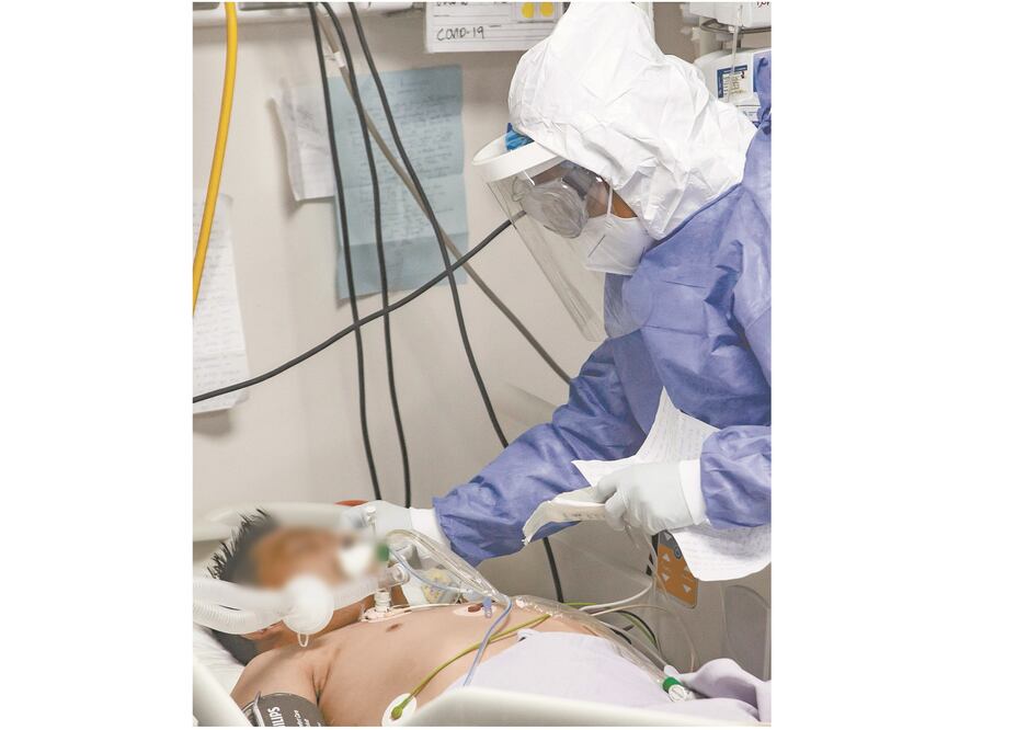 El grupo poblacional de personas de entre 40 y 69 años ha sido el que más decesos ha registrado durante la actual pandemia de coronavirus en el país, de acuerdo con el estudio. Foto: ARCHIVO EL UNIVERSAL