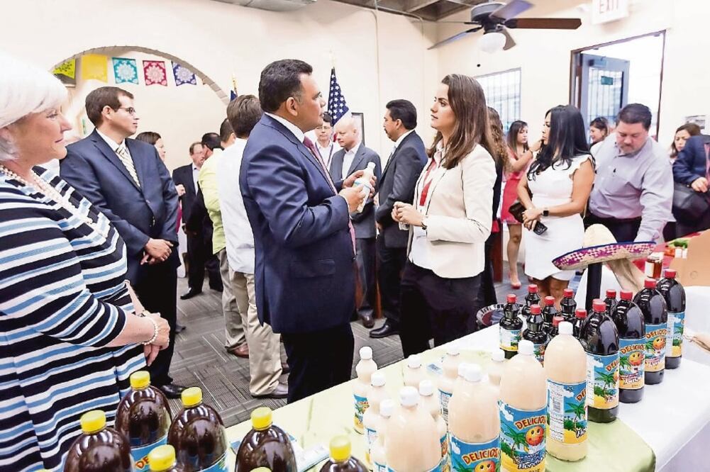 El gobernador Rolando Zapara Bello encabezó la inauguración de la Expo Yucatán para dar a conocer lo que, dijo, se hace en la Tierra del Mayab (ARCHIVO. EL UNIVERSAL)