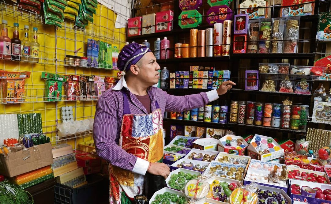 Los locatarios del Mercado de Sonora ofrecen diversos productos para iniciar un nuevo año con mayor estabilidad. Foto: Carlos Mejía / EL UNIVERSAL