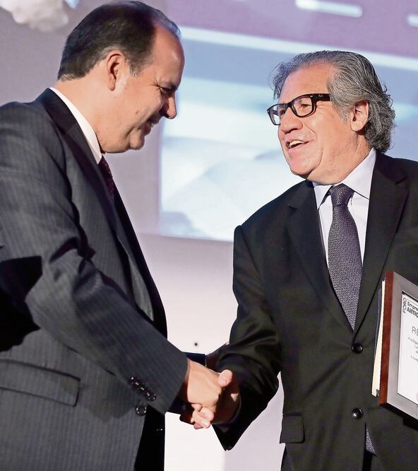 Gustavo de Hoyos, presidente de la Coparmex, y Luis Almagro, secretario general de la OEA, durante el Foro Empresarial Anticorrupción (JUAN CARLOS REYES. EL UNIVERSAL)