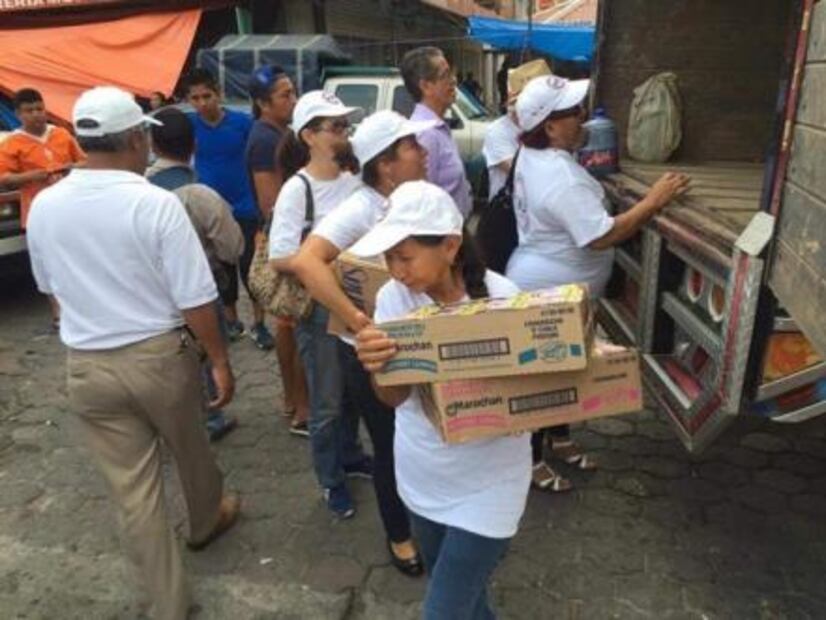 Padres de familia marchan en apoyo a maestros en Chiapas