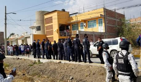 Pobladores de Chiconcuac dañan tres patrullas del municipio; hay dos detenidos