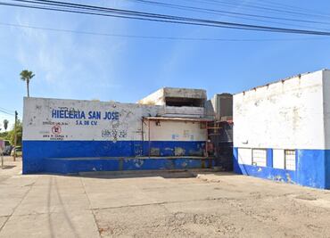 Investigan fuga de gas amoniaco en empresa de hielo en Los Mochis, Sinaloa; un trabajador resultó intoxicado