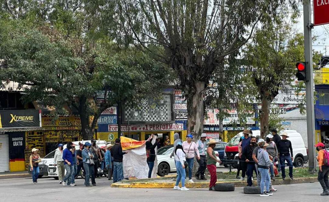 La complicación vial afecta ambos sentidos de la vialidad, especialmente a la línea II del Mexibús, ya que los carriles confinados se encuentran totalmente bloqueados. Foto: Especial