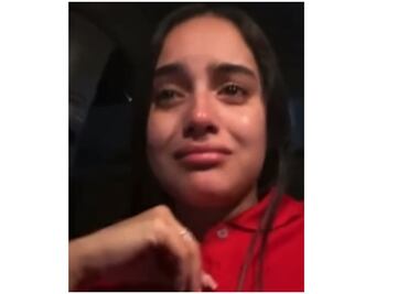 "No me dejaron ni un dólar": mesera rompe en llanto porque no le dieron propina