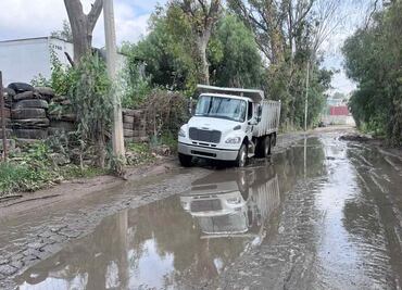 Debido al lodo y a enormes baches, avenida en Cuautitlán Izcalli se ha vuelto intransitable
