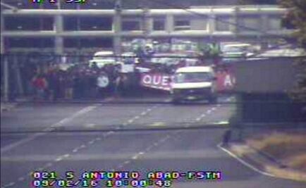 Manifestantes avanzan por calzada San Antonio