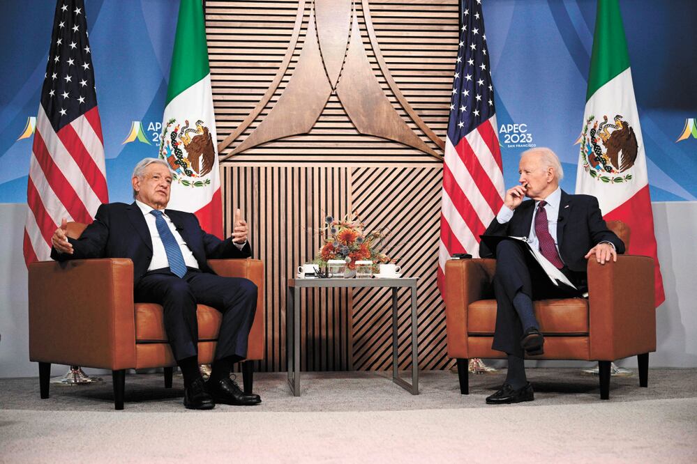 Los presidentes de México y Estados Unidos discutieron las formas en que sus países pueden ampliar la cooperación para combatir el tráfico de personas, drogas ilícitas y armas, y desmantelar las violentas organizaciones criminales transnacionales, informó la Casa Blanca. Foto: Brendan Smialwski | AFP