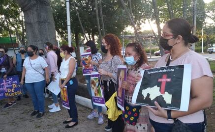 Colectivos feministas marchan por asesinato de tres mujeres en Tabasco