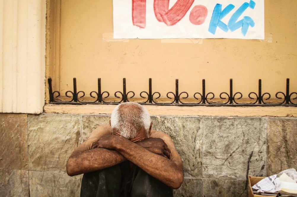 La depresión en personas de la tercera edad se debe principalmente a la salida forzada del país y a la separación familiar. (JOHEBETH TERRÍQUEZ. EL UNIVERSAL)