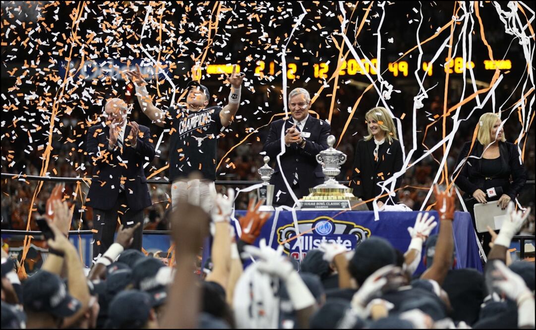 Sam Ehlinger celebra después de derrotar a los Bulldogs. Foto: AFP