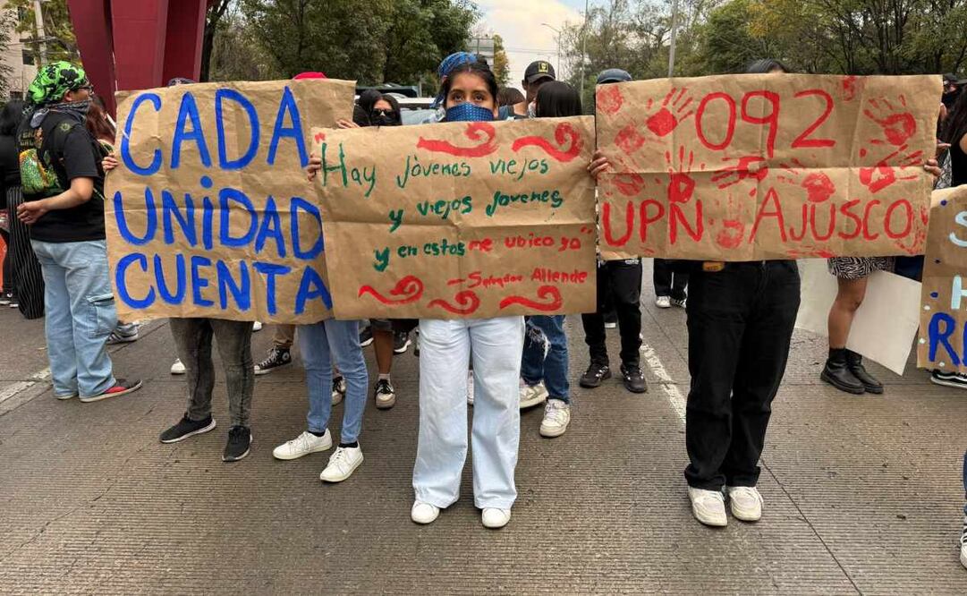 Estudiantes de la Universidad Pedagógica Nacional se manifiestan frente a la SEP en alcaldía Benito Juárez
Foto: Juan Carlos Williams