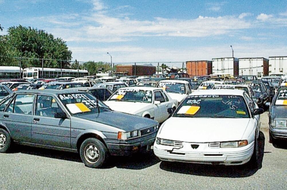 A pesar de que la importación de autos usados disminuyó, distribuidores advierten sobre prácticas encaminadas a evadir las reglas del SAT (ARCHIVO EL UNIVERSAL)