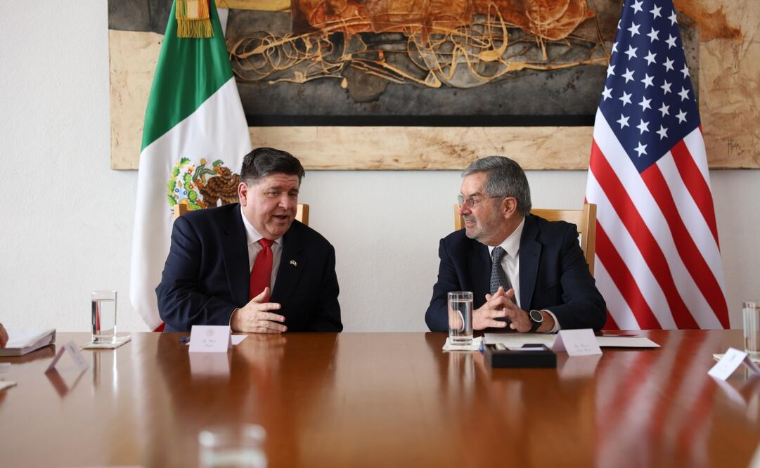 El canciller Juan Ramón de la Fuente se reunió este martes 1 de abril con Jay Robert "J. B." Pritzker, gobernador de Illinois. Foto: Especial
