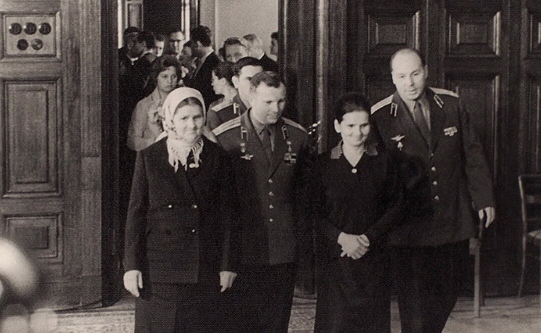 La subasta incluirá fotos de Gagarin, el primer hombre en volar al espacio, además de Valentina Tereshkova, la primera mujer cosmonauta,entre otros otras piezas únicas. Foto:EFE/Casa de Subastas Liftfund