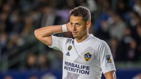 Chicharito Hernández falla penalti con el LA Galaxy y los aficionados lo revientan